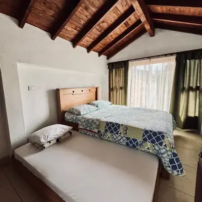 Next to the airport - cute home