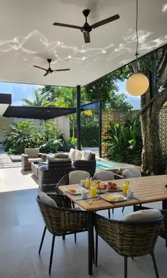 a dining room with a table and chairs at Finca Luxury (Casa Creta) - Santa fé de Antioquia in Sopetran