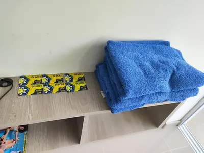 a blue towel sitting on a shelf in a bathroom at Citadela Disole Paraíso in Santa Fe de Antioquia