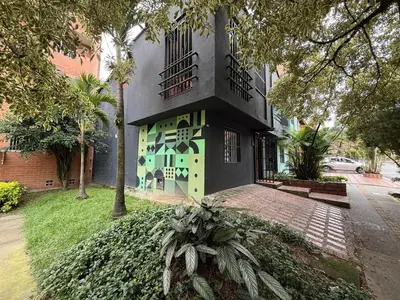 a building with a painting on the side of it at Apartamento cerca a clínica las Américas - ONE204 By Roots Rentals in Medellín