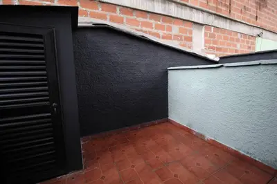 a garage with a black door and a brick wall at Apartamento cerca a clínica las Américas - ONE204 By Roots Rentals in Medellín