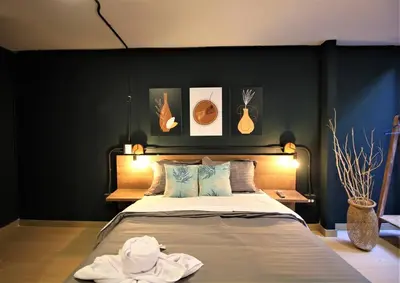 a bedroom with a bed with towels on it at Apartamento con puesto de trabajo ONE102 By Roots Rentals in Medellín