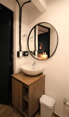 a bathroom with a sink and a mirror at Apartamento con puesto de trabajo ONE102 By Roots Rentals in Medellín