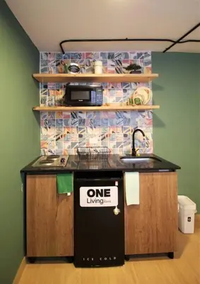 a kitchen counter with a one living sign on it at Apartamento cerca Universidad Medellín ONE104 By Roots Rentals in Medellín