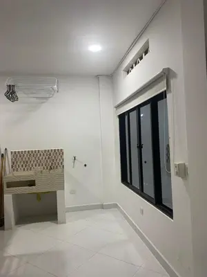 a white room with a bench and a window at APARTAMENTO DORADAL in Doradal