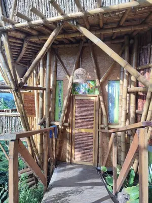 an entrance to a bamboo house with a wooden door at El Turpial in Jericó