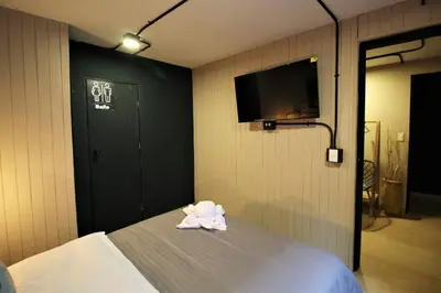 a room with a bed with a towel on it at Apartamento que permite mascota en Medellín ONE105 By Roots Rentals in Medellín