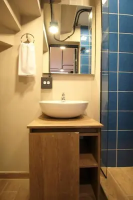 a bathroom with a sink and a mirror at Apartamento que permite mascota en Medellín ONE105 By Roots Rentals in Medellín
