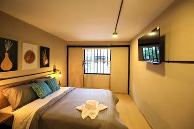 a bedroom with a bed with a hat on it at Apartamento con cocina y baño privado - ONE106 By Roots Rentals in Medellín