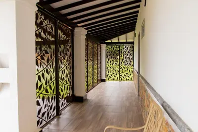 a hallway with gold and black art on the walls at Espectacular Villa en Copacabana in Copacabana