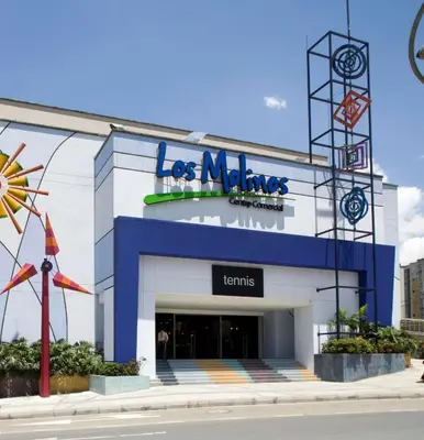 a building with a sign that reads la maldives at Hermoso apartamento con terraza in Medellín