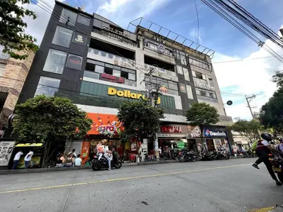 a building with a lot of motorcycles parked in front of it at apartamento grande, hermoso, acogedor y privado in Medellín