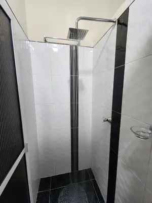 a bathroom with a shower with a glass door at Alojamiento con Aire acondicionado - Shelter La Perla in San Luis