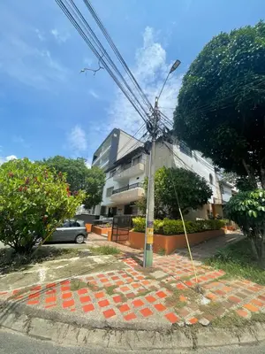 a street light on a sidewalk in front of a building at Apartamento en laureles con excelente ubicación in Medellín