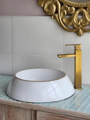 a white sink sitting on a counter next to a faucet at Hotel Mansion Sant Serrant Medellín- Aeropuerto Rionegro in Marinilla