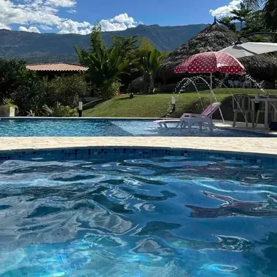 increible casa de campo con piscina y jacuzzi!
