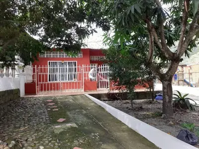 a red house with a red gate and a tree at Hospedaje casa completa Honda Tolima in Honda