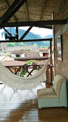 a hammock in a room with a chair and a window at Hotel Kantarrana Urbana Jardin in Jardin