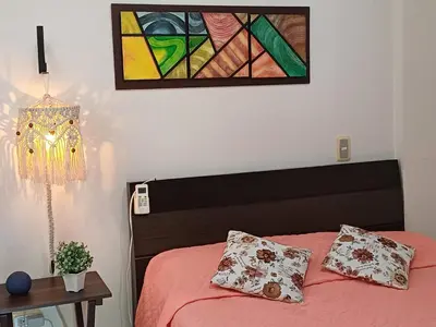 a bedroom with a bed and a painting on the wall at Apartamento 2 habitaciones aire acondicionado en Sopetran Unidad res Piscinas sol y descanso in Sopetran
