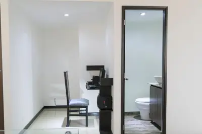 a room with a desk and a chair in a bathroom at Super Apartment El Poblado Tesoro 2 rooms, 3 baths - 6 guests in Medellín