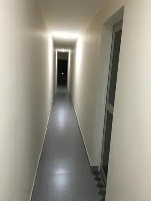 a long hallway with a long corridor at Glen Apt de 2 alcobas Mejor zona medellin in Medellín