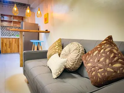 a couch with pillows on it in a living room at Glen Apt de 2 alcobas Mejor zona medellin in Medellín