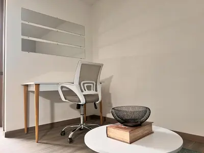 an office with a desk and a chair and a bowl at Class 48, Sabaneta in Sabaneta