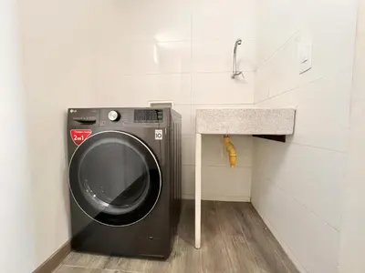 a washing machine in a laundry room with a counter at Class 48, Sabaneta in Sabaneta