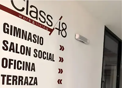 a wall with black and white signs on a wall at Class 48, Sabaneta in Sabaneta