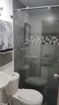 a bathroom with a toilet and a glass shower at Hermoso e iluminado apartamento. in Itagüí