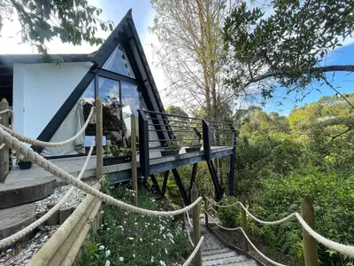 a small house with a rope around it at Ecoluxury Glamping in San Antonio de Pereira