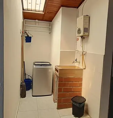 a small kitchen with a stove and a refrigerator at M76 apartamento acogedor en Medellin in Medellín