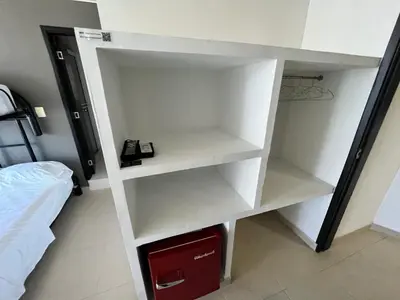 a white shelf in a room with a bed at Hotel Entre Parques in La Dorada