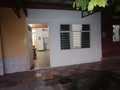 a white wall with a window and a hallway at casa de relajación lowcost in La Dorada