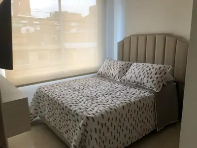 a small bedroom with a bed with a window at Cómodo apto para disfrutar su estadia in Medellín