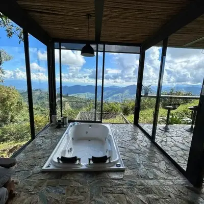 GLAMPING ENTRE MONTES Y CAFETALES
