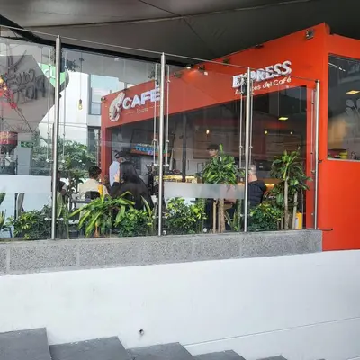a restaurant with people sitting at tables in the window at LA CASA DEL CABLE -Atractivo Único Apartamento Sector Cable in Manizales