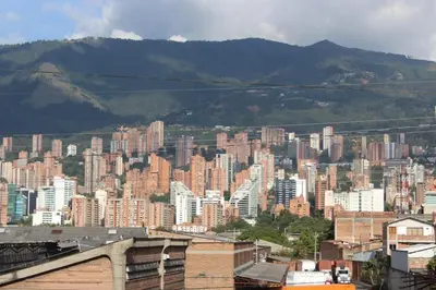 a large city with buildings and mountains in the background at Medellin Tu hogar en la eterna primavera in Medellín