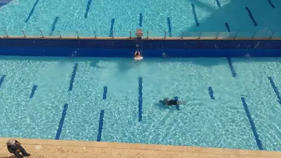 an overhead view of a swimmer in a swimming pool at Disfruta en Paraíso del Sol T9-402 in San Jerónimo