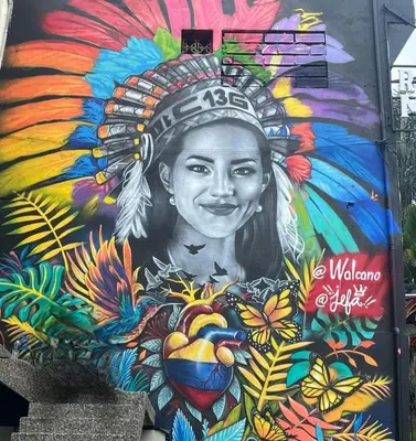 a wall with a painting of a native american woman at apartamento loft a media cuadra de la estación floresta in Medellín