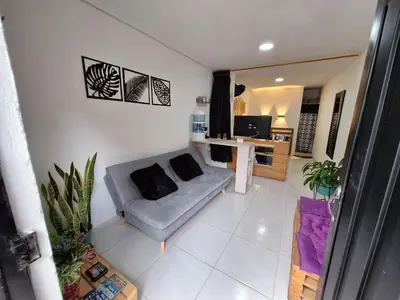 a living room with a couch and a desk at OSIMiRI PLAZA Apartamento Naturaleza y aventura in San Rafael
