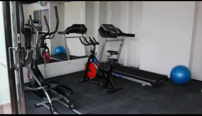 a gym with several exercise bikes in a room at Apartamento Lauret en Laureles in Medellín