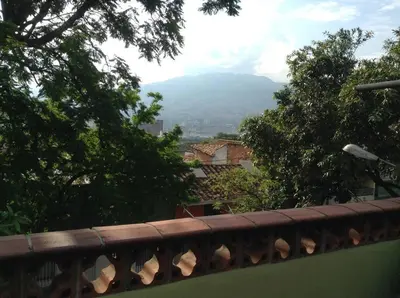 a balcony with a view of a mountain at Apartamento-Galería de arte Cielo y Tierra in Medellín