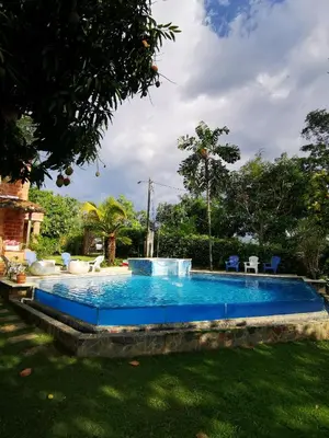 a large swimming pool in a yard at Finca con forma de castillo y piscina en Sopetrán in Sopetran