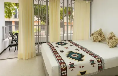 a bedroom with a bed and a balcony at loft cerca a laureles, WIFI, cerca metro y GUARDA EQUIPAJE GRATIS!! in Medellín