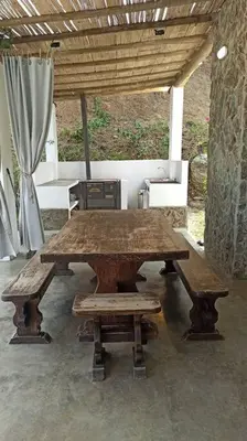 a large wooden table and benches in a room at Piscina-gran vista-clima cálido y pueblo histórico in Santa Fe de Antioquia