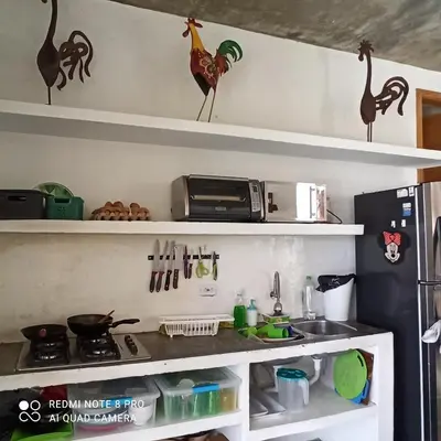 a kitchen with shelves with chickens on them at Piscina-gran vista-clima cálido y pueblo histórico in Santa Fe de Antioquia