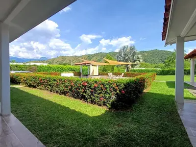 a view of a garden from a house at Piscina-jacuzzi-calma-comodidad-Villa Old Havana in Santa Fe de Antioquia