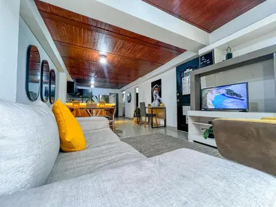 a living room with a couch and a tv at Cerca a provenza. Amplio. Con todo cerca 273 DG in Medellín