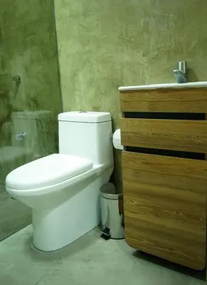 a bathroom with a toilet and a sink at Loft del Río Honda - Apartaestudio completo con parqueadero y aire acondicionado in Honda